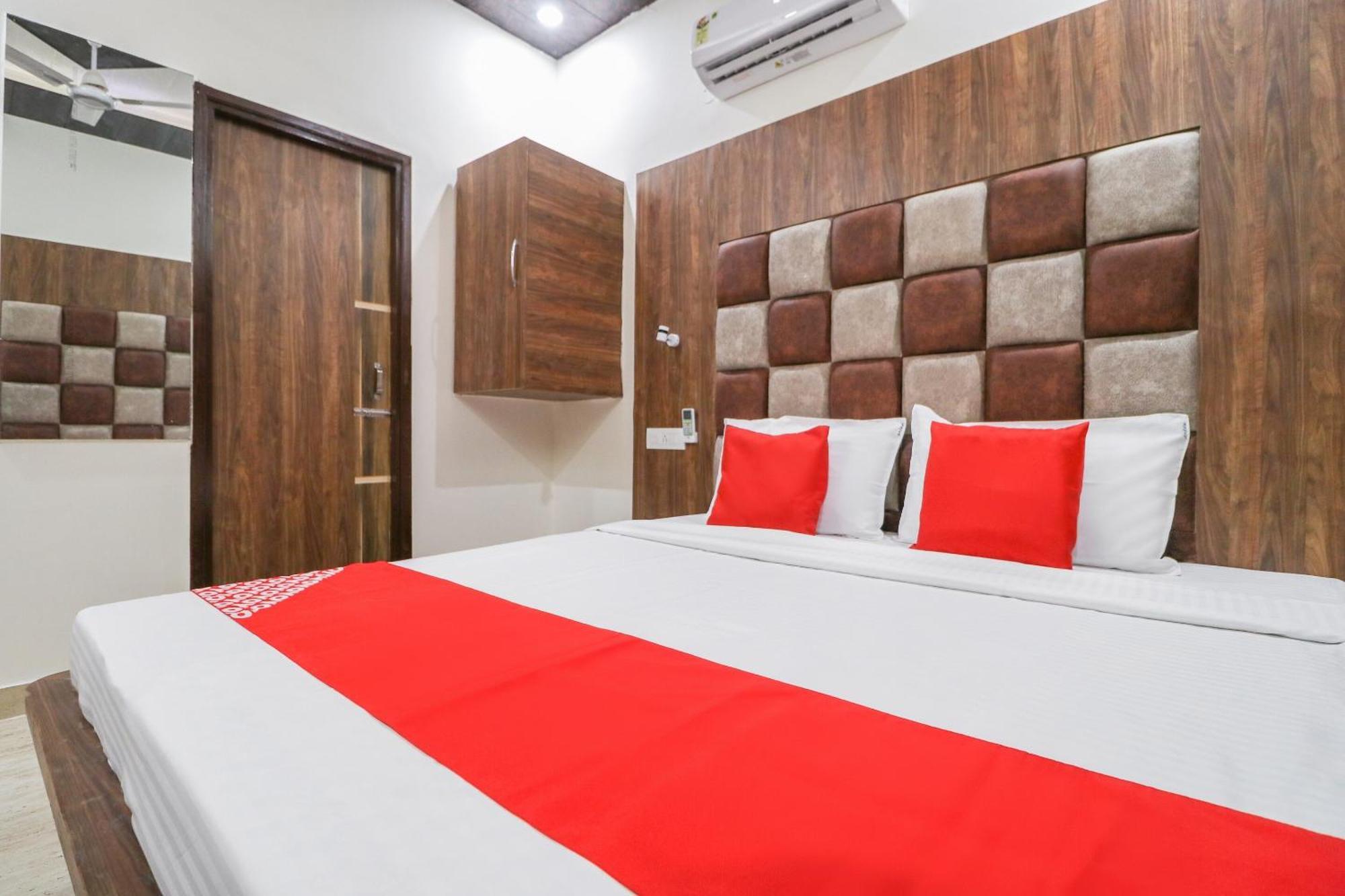 Oyo Flagship Hotel Ambani Zirakpur Exterior photo